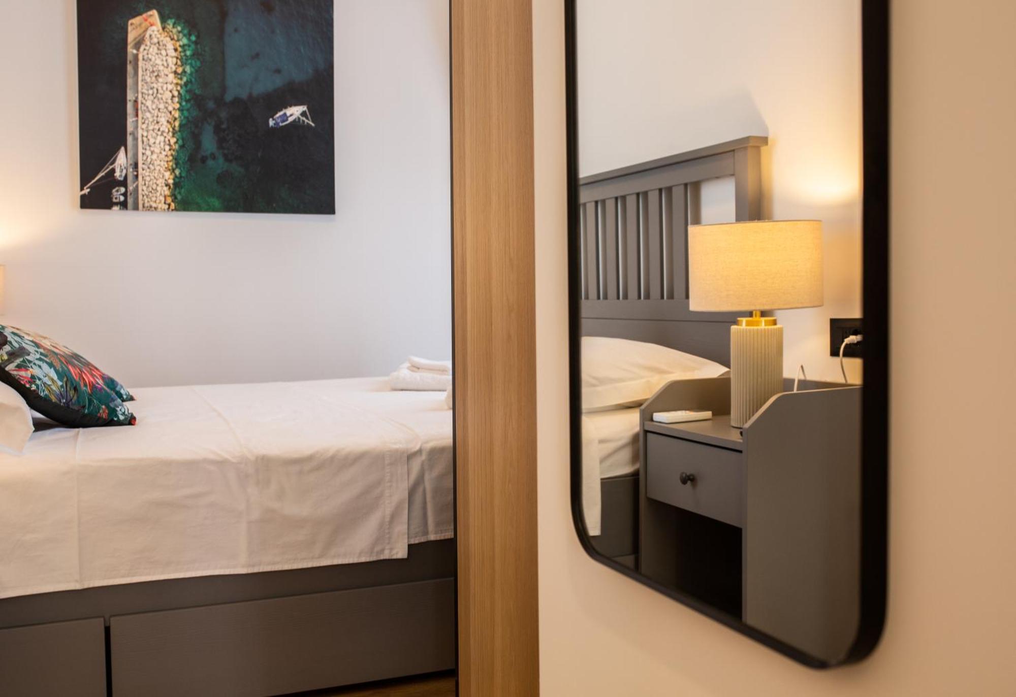 Seaside Elegance Suites Комижа Экстерьер фото