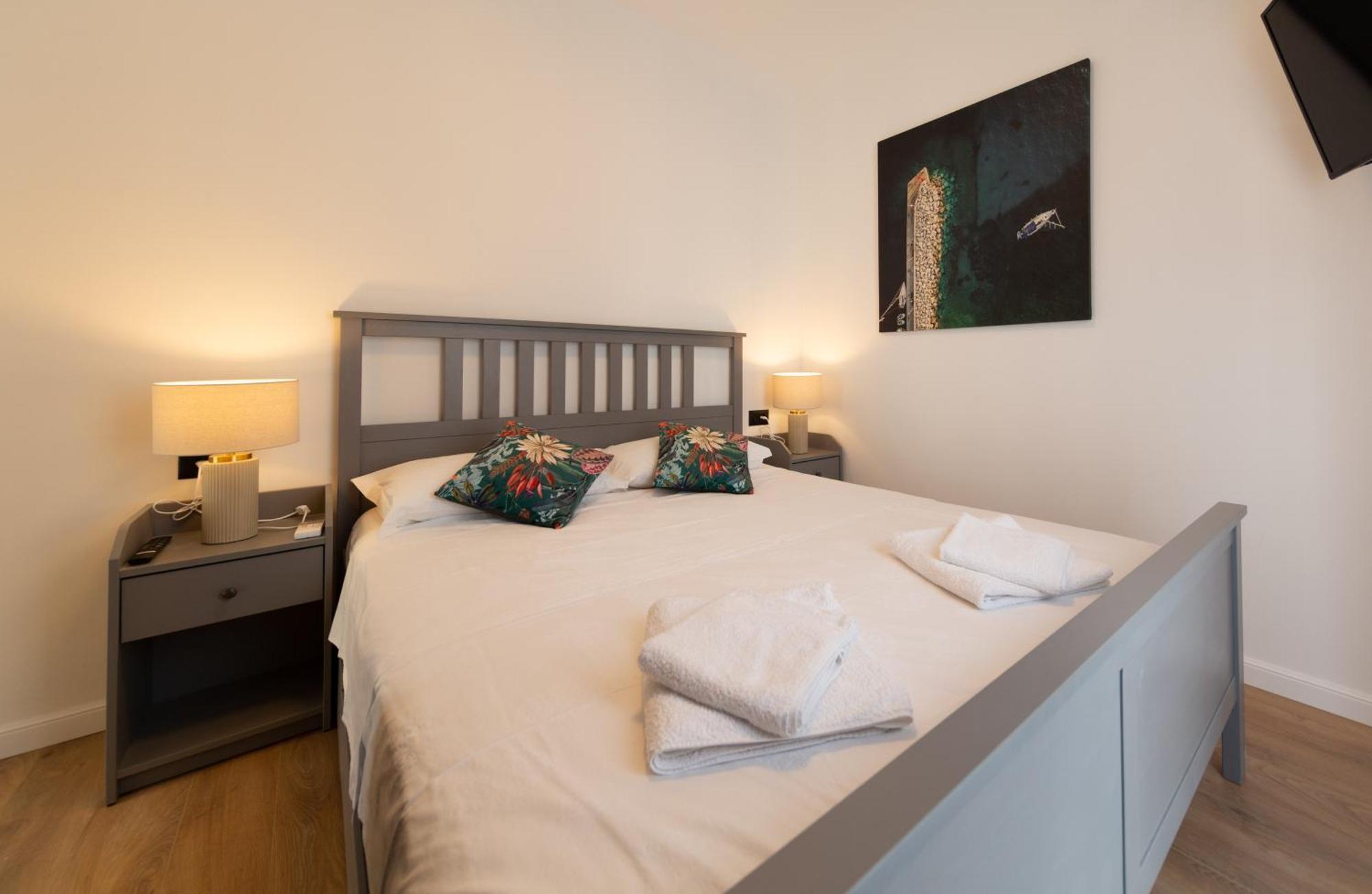 Seaside Elegance Suites Комижа Экстерьер фото